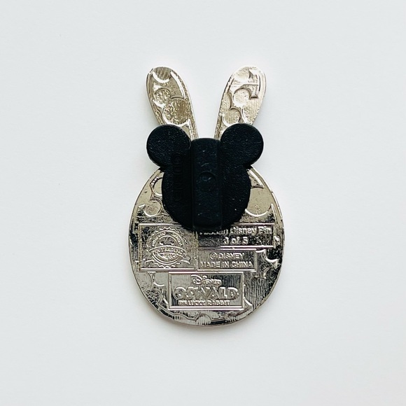 2023 Disney Hidden Mickey Mystery Pin Rabbit Eggs - Oswald the Lucky Rabbit - Picture 4 of 6